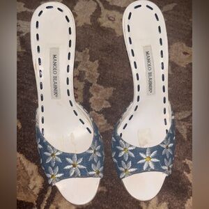 Manolo Blahnik Daisy heels ✨ 🩵💙